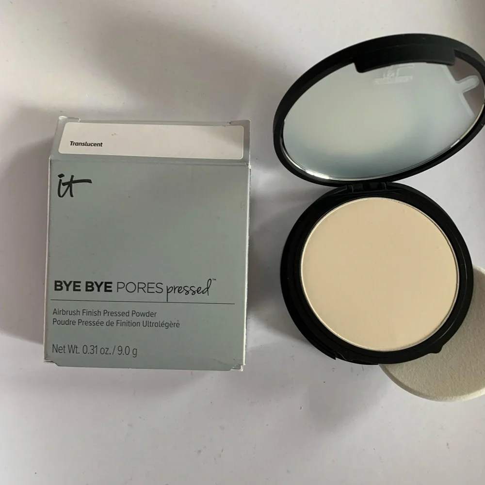 IT Cosmetics Bye Bye Pores Pressed Translucent Setting Powder